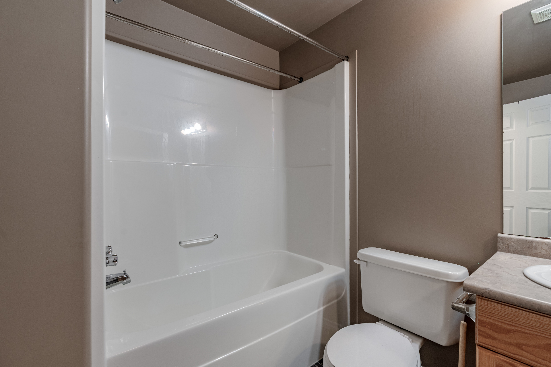 Briarwood 联排出售 · 127 Banyan Crescent #28——林与唐地产 - 9